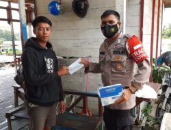 Temui Warga Dengan Berkeliling Desa, Bhabinkamtibmas Polsek Murung Sosialisasikan Prokes
