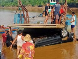 Rem Diduga Blong, Innova Terjun Bebas ke Sungai Barito