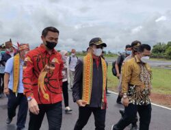 Bupati Murung Raya Disambut Tarian Adat Kapuas Hulu