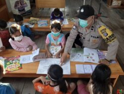 Bhabinkamtibmas Juking Pajang Tingkatkan Kualitas Belajar Anak Melalui Gemar Membaca