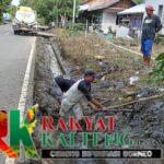 Sampah Menjadi Penyebab Tersumbatnya Saluran Drainase Simpang Pulo Basan