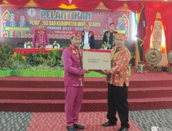 Sebelas Damang Kepala Adat di Mura Terima Bantuan Laptop dan Printer Dari Bupati Perdie
