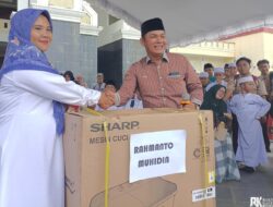 Waket II DPRD Mura Sumbangkan 1 Unit Mesin Cuci Untuk Doorprize