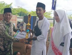 Dewan Mura Turut Serahkan Piala dan Piagam untuk Pemenang Pawai Akbar Tingkat SMP