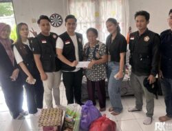 Sebagai Wujud Kepedulian, Karang Taruna Mura Berikan Bantuan Untuk Korban Kebakaran