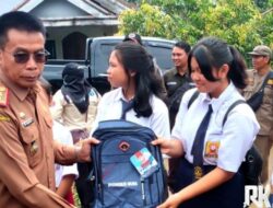 Pj Bupati Serahkan Bantuan korban Kebakaran di Konut