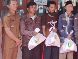 Warga Beriwit Terima Bantuan Pangan
