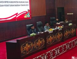 Plt Sekda Mura Dengarkan Pemandangan Umum Fraksi DPRD