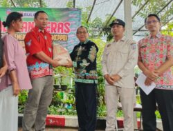 Korban Terdampak Banjir di Kecamatan Murung Terima Bantuan Beras