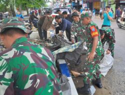 Kodim 1013/Mtw Kerahkan Seluruh Prajurit Bersama OPD Bersihkan Sampah Pasca Banjir