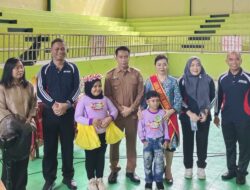 Pj Bupati Mura Berikan Hadiah Untuk Dua Anak Paud Hapal Pancasila