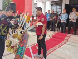 Kejari Murung Raya Yang Baru Disambut Dengan Ritual Adat Dayak