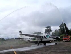 Wow! Truk Damkar Siram Pesawat Smart Aviation Ada Apa?
