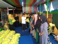 Asisten Setda Hadiri Pembagian Paket Sembako Oleh Pengajian Al Hidayah