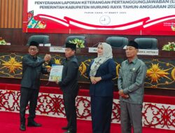 Heriyus Serahkan LKPJ Pemkab Mura Tahun 2024