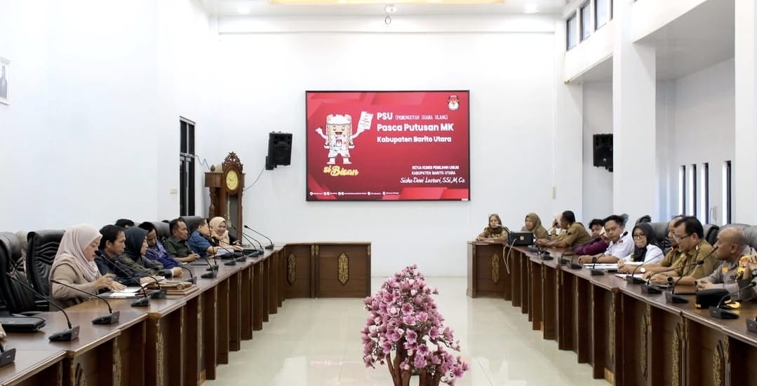 RAPAT DENGAR PENDAPAT – DPRD Barito Utara saat RDP bersama Pemkab, KPU, dan Bawaslu, terkait pelaksanaan PSU di Ruang Rapat DPRD setempat, Senin (10/3).