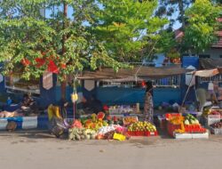 Banjir Merendam Pasar Ipu, Pedagang Pindah Berjualan di Pinggiran Jalan