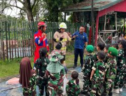 Anak TK Senang diperkenalkan Profesi Damkar