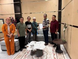 Η Almiyani Balang Serahkan Dokumen Sengketa Lahan ke Anggota Komisi XII DPR RI