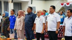 HADIRI MUSORKABLUB KONI-Ketua DPRD Hj Mery Rukaini, Wakil Ketua II Hj Henny Rosgiaty Rusli serta anggota DPRD Patih Herman AB saat menghadiri Musorkablub KONI Masa bakti 2025-2027 di gedung DPRD setempat, Sabtu (9/8).
