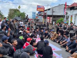 Ketua dan Anggota DPRD Kotim Duduk Bersama Pendemo