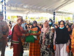 HUT Mura Ke-23, Bupati Heriyus Bagikan Ribuan Paket Sembako Gratis