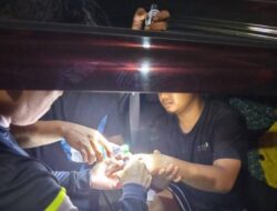 Jari Pemuda Ini Berhasil Diselamatkan Tim Rescue Damkar Mura dari Cincin yang Lengket
