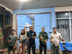 Rescue Damkar Murung Raya evakuasi ular dari rumah Penduduk