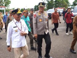 Ratusan Siswa Sambut Kedatangan Gubernur Kalteng