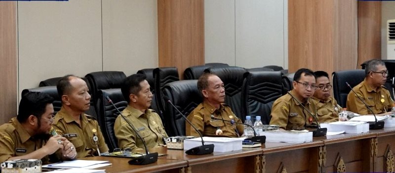 Pemerintah Kabupaten Barito Utara bersama DPRD menggelar Rapat Pembahasan Rancangan Awal Rencana Pembangunan Jangka Menengah Daerah (RPJMD) Tahun 2025-2029 di Ruang Rapat DPRD pada Selasa (11/11).