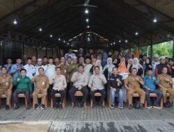 Raih Juara Umum MTQH 2025, Bupati H Shalahuddin Serahkan Bonus Dan Penghargaan Kepada Kafilah Barito Utara