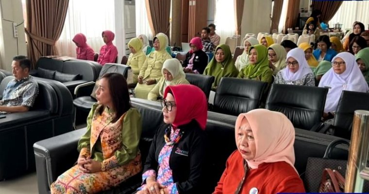 Ketua Komisi I DPRD Barito Utara Hj Nety Herawati menghadiri Musda GOW di Aula Dinas Kearsipan dan Perpustakaan Kabupaten Barito Utara, Sabtu (15/11).