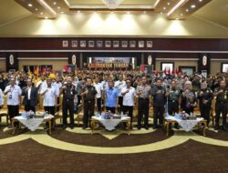 Gubernur Agustiar Hadiri Kuliah Umum Dies Natalis ke-62 UPR dan Terima Jamwas