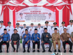 Kasatpol PP Damkar Mura Ikuti Pelantikan Pejabat, Bupati Soroti Pelayanan Publik