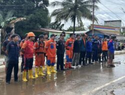 Satpol PP dan Damkar Mura Sigap Padamkan Kebakaran Permukiman