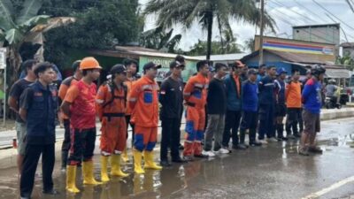 Satpol PP dan Damkar Mura Sigap Padamkan Kebakaran Permukiman