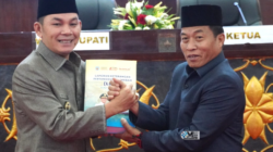 Rapat Paripurna DPRD, Pemkab Mura Serahkan LKPJ Tahun 2025
