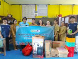 Tingkatkan Kualitas Pendidikan, PT SMM Salurkan Bantuan Sapras Kepada SDN 3 Teluk Lihat