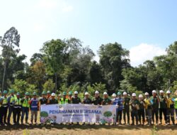 Peringati Hari Bumi 2026, PT SMM Langsungkan Penanaman 160 Bibit Buah Di SMK Maharati