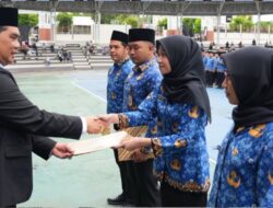 Serahkan 1.098 SK Pengangkatan PNS Tahun 2024, Bupati Barito Utara Tegaskan Kedisiplinan ASN