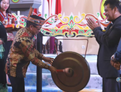 Bupati Heriyus Tutup Sinode Umum XXV GKE dengan Pemukulan Gong