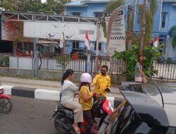 Kabut Asap Kian Pekat, Kader Golkar Kotim Bagikan 10 Ribu Masker Gratis