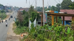 Ironis, Warga Buang Sampah ke atas Atap Depo Sampah