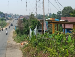 Ironis, Warga Buang Sampah ke atas Atap Depo Sampah