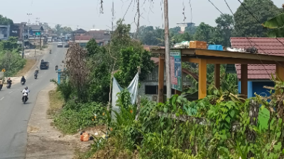 Ironis, Warga Buang Sampah ke atas Atap Depo Sampah