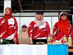 Wakil Ketua II DPRD Barito Utara Hj Heny Rosgiarty Rusli Turnamen Futsal Bupati Cup Pererat Silaturahmi Antarlembaga