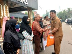 Sebanyak 300 Paket Sembako Bantuan Pemkab Barito Utara Diserahkan Kepada Masyarakat  Terdampak Kabut Asap