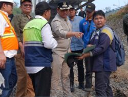 Bupati Barito Utara Tinjau Pembangunan Jembatan Lemo Pastikan Pekerjaan Memperhatikan Kualitas